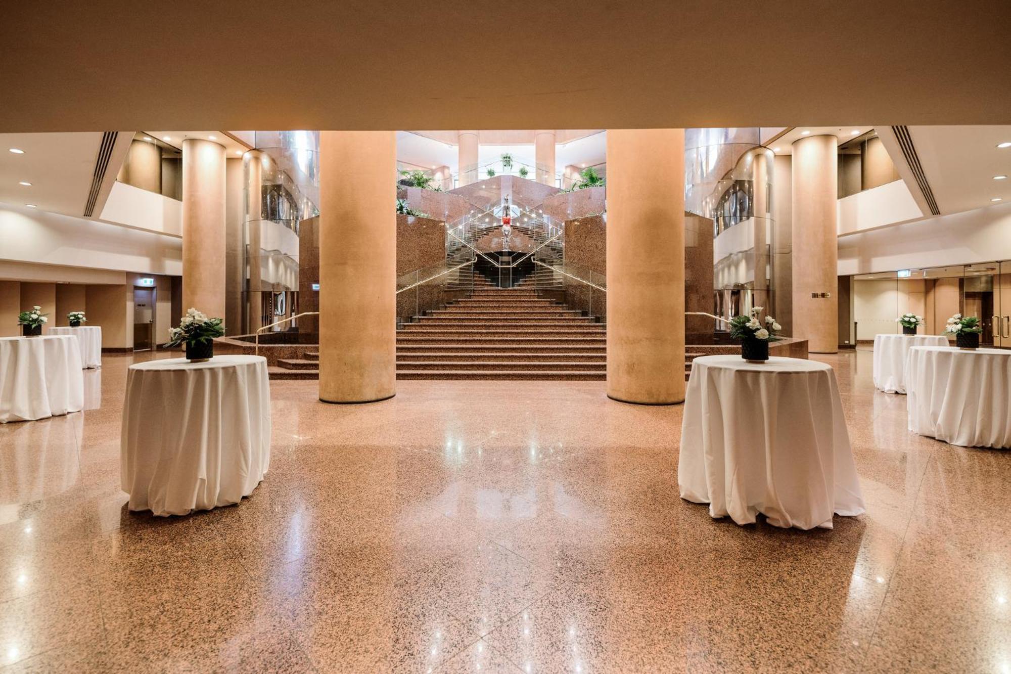 InterContinental Adelaide, an IHG Hotel Esterno foto The interior of the hotel