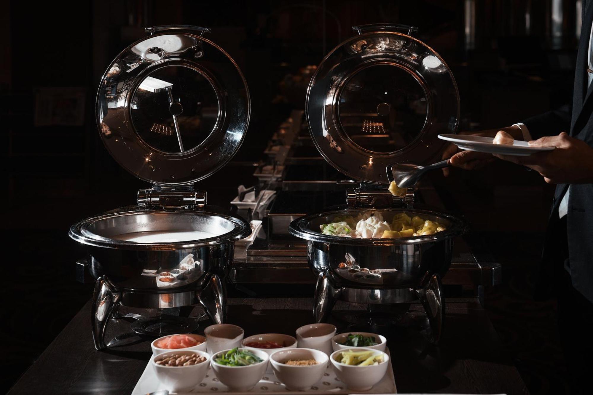 InterContinental Adelaide, an IHG Hotel Esterno foto A chafing dish